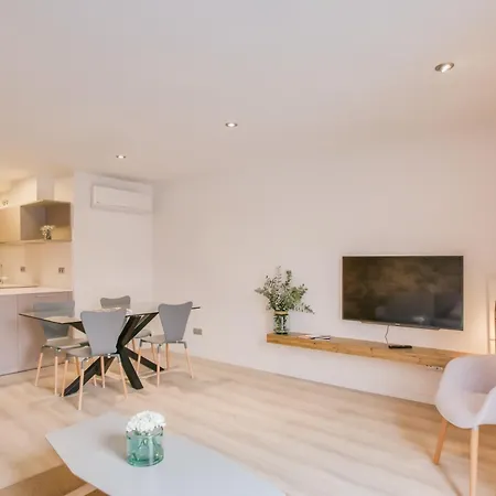 Flateli - Placa Catalunya 22 * Girona