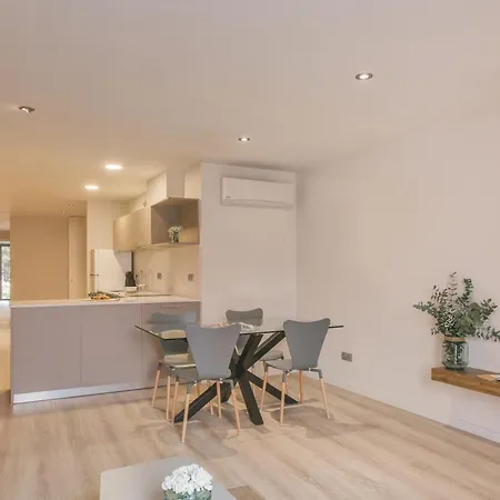 Flateli - Placa Catalunya 22 * Girona