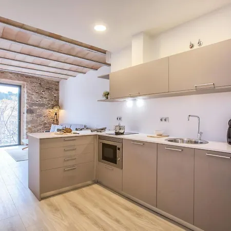 Flateli - Plaça Catalunya 22 *